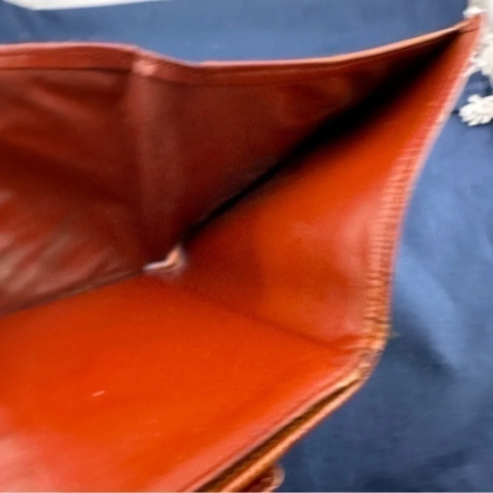 AUTHENTIC Louis Vuitton Malletier Epi Leather Elise Wallet. Deep brown.